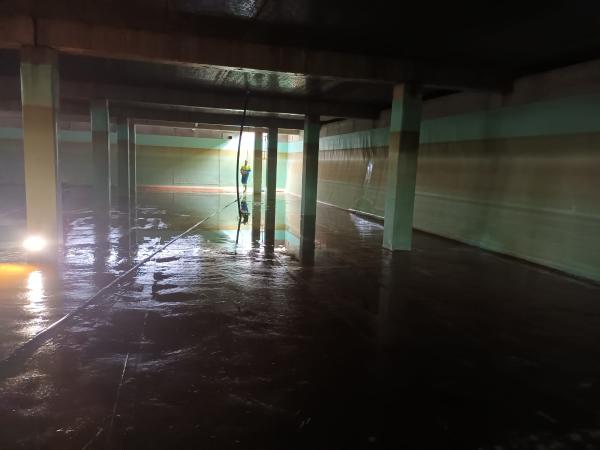 Limpieza de los depósitos municipales de agua potable de Formentera